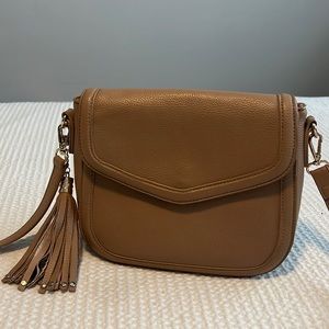 Very spacious Tan lulus purse in excellent condition!